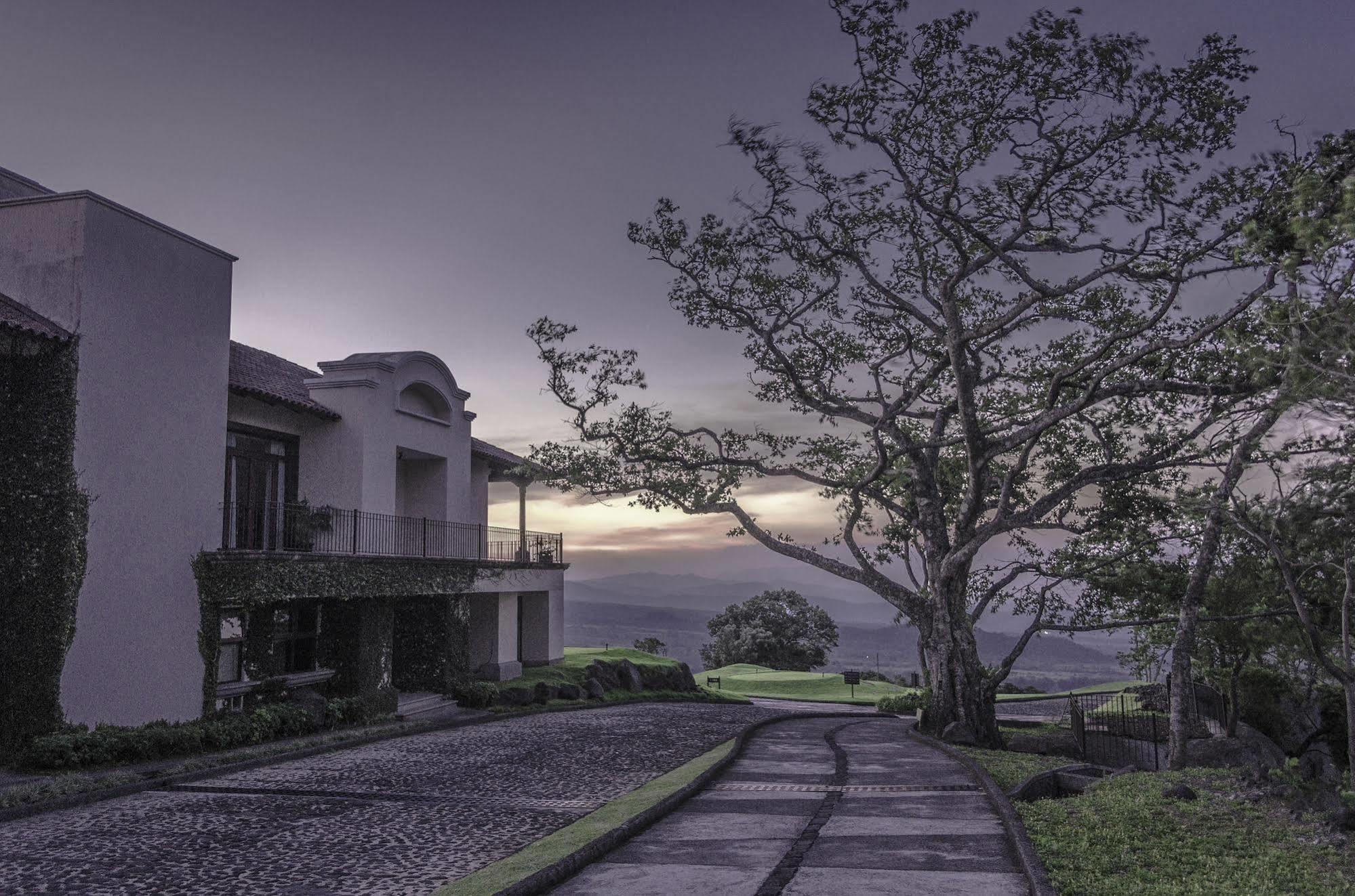 Hotel La Reunion Golf Resort And Residences Antigua Exterior foto