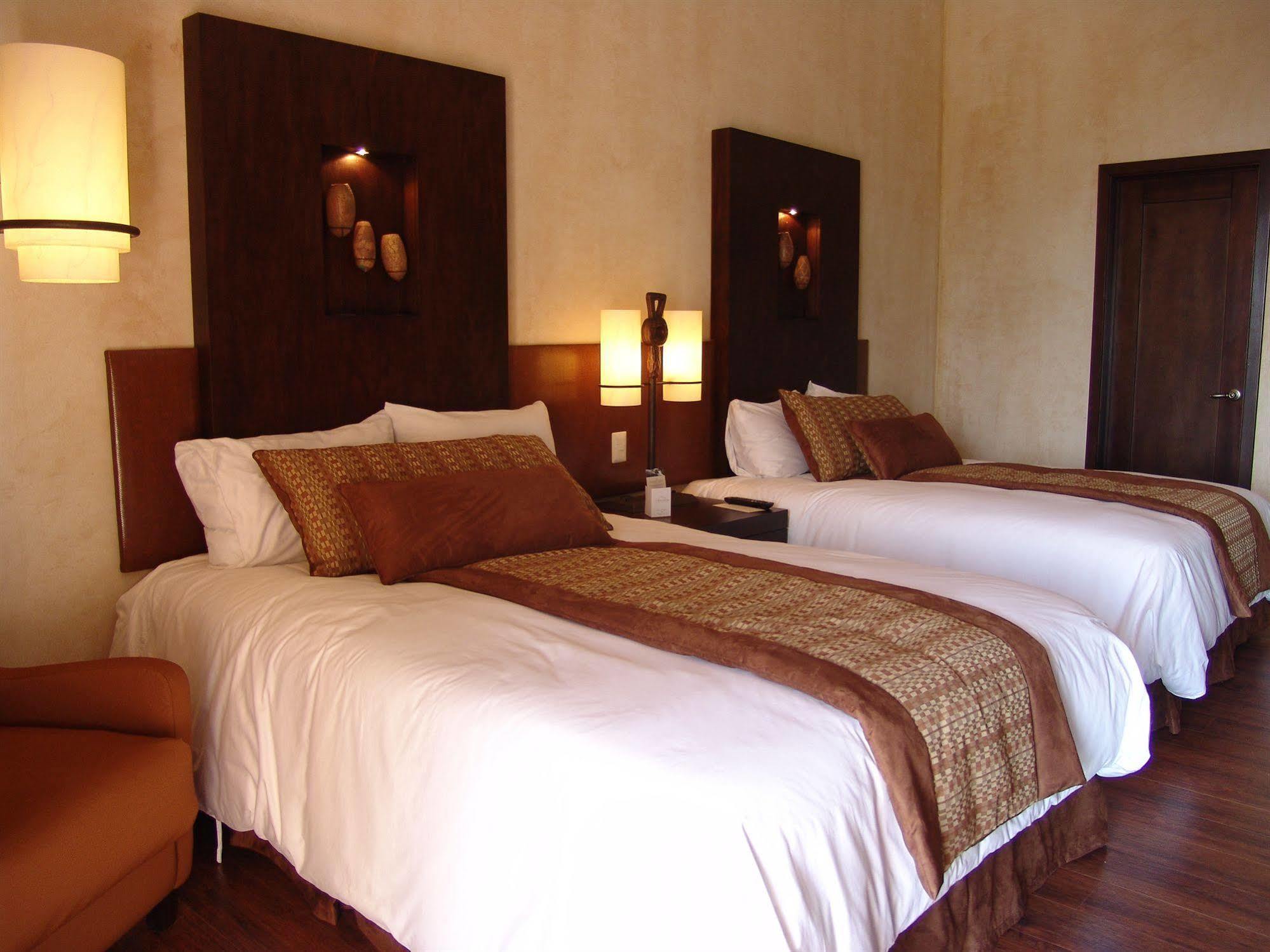Hotel La Reunion Golf Resort And Residences Antigua Exterior foto