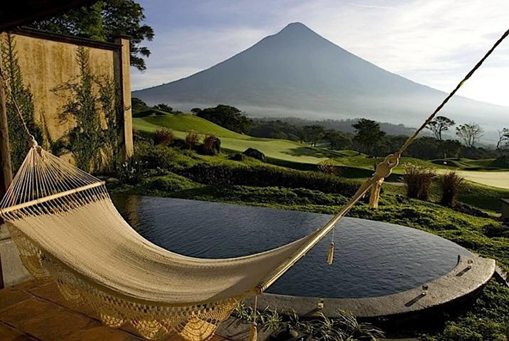 Hotel La Reunion Golf Resort And Residences Antigua Exterior foto