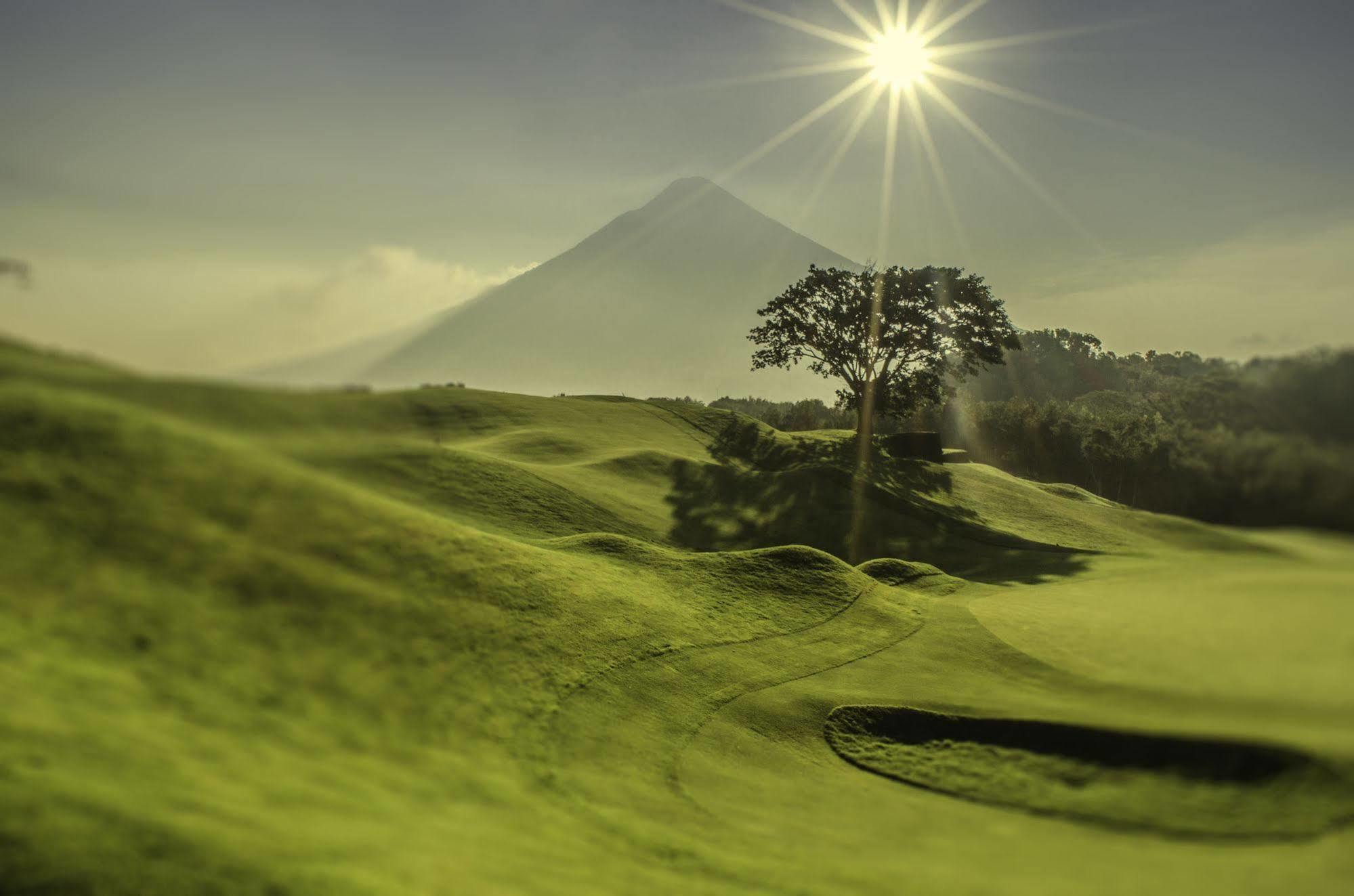 Hotel La Reunion Golf Resort And Residences Antigua Exterior foto