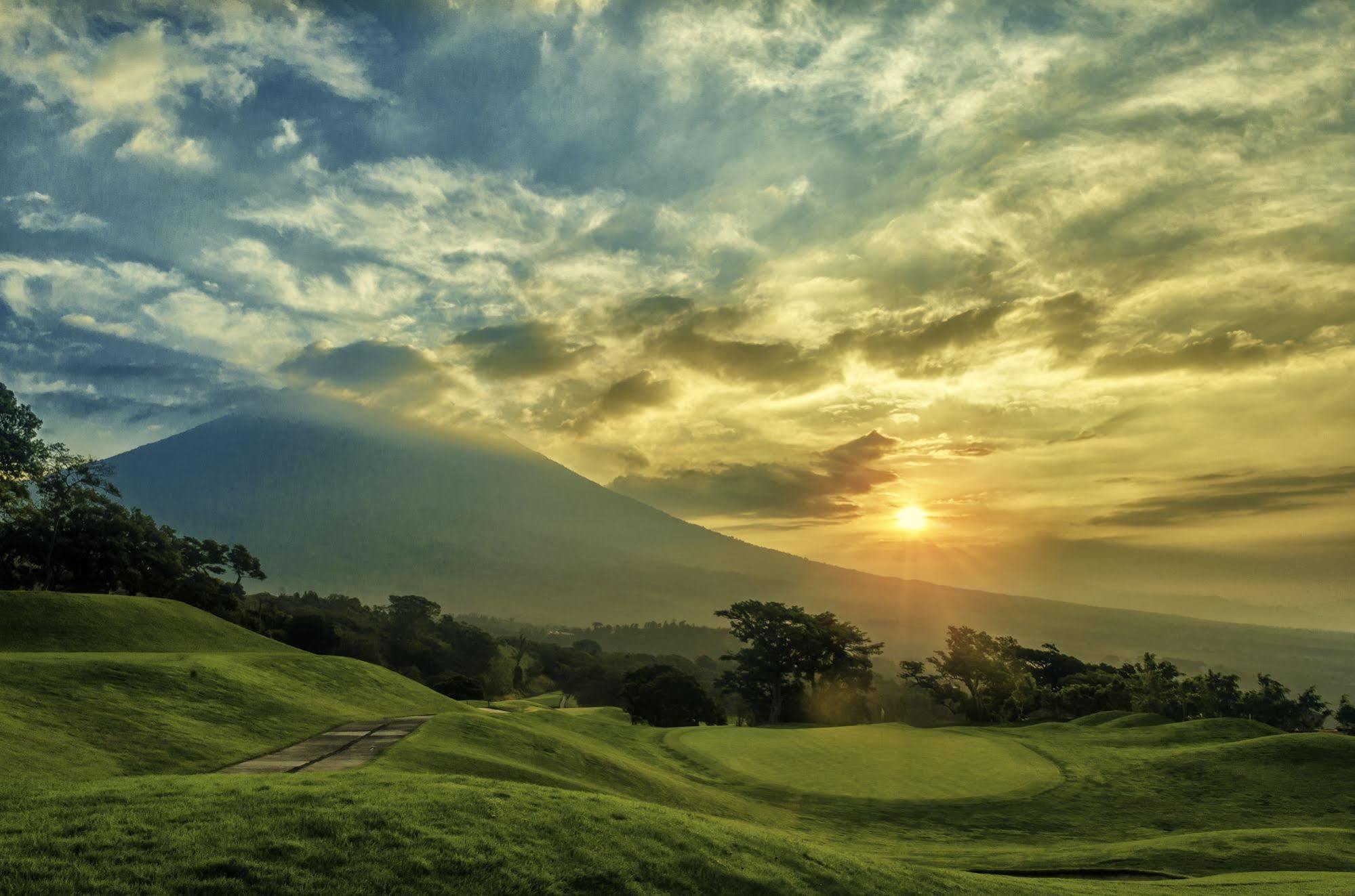 Hotel La Reunion Golf Resort And Residences Antigua Exterior foto